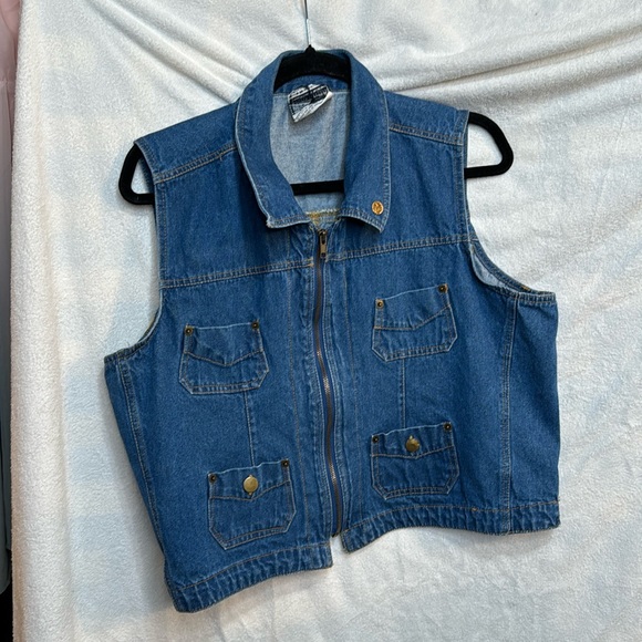COPY - PTP 22 inches length 19 inches denim vest zipper front hundred percent c… - Picture 1 of 4